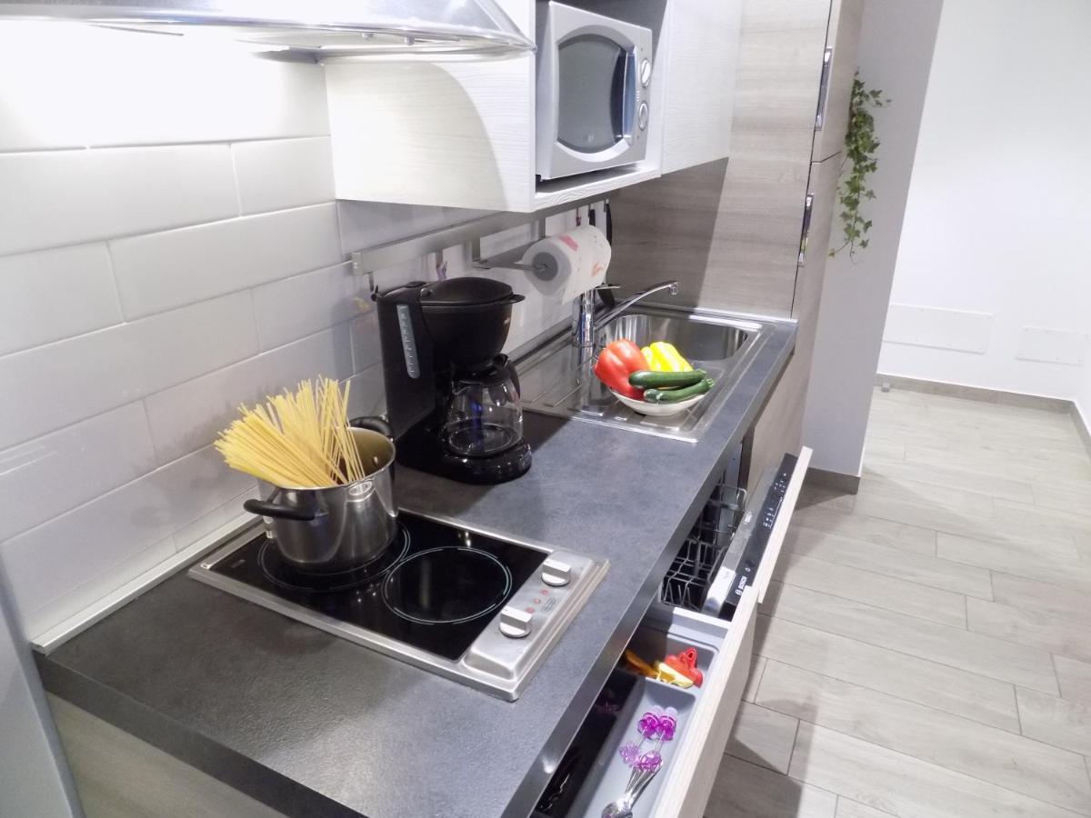 Millyholidays - Apartment Lilla - Center - Nearby Beach - Private Garden - Spa Pool Bardolino Buitenkant foto