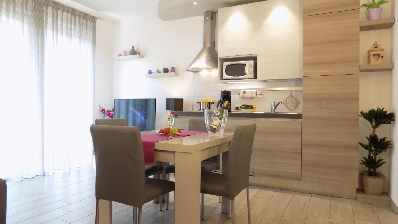 Millyholidays - Apartment Lilla - Center - Nearby Beach - Private Garden - Spa Pool Bardolino Buitenkant foto