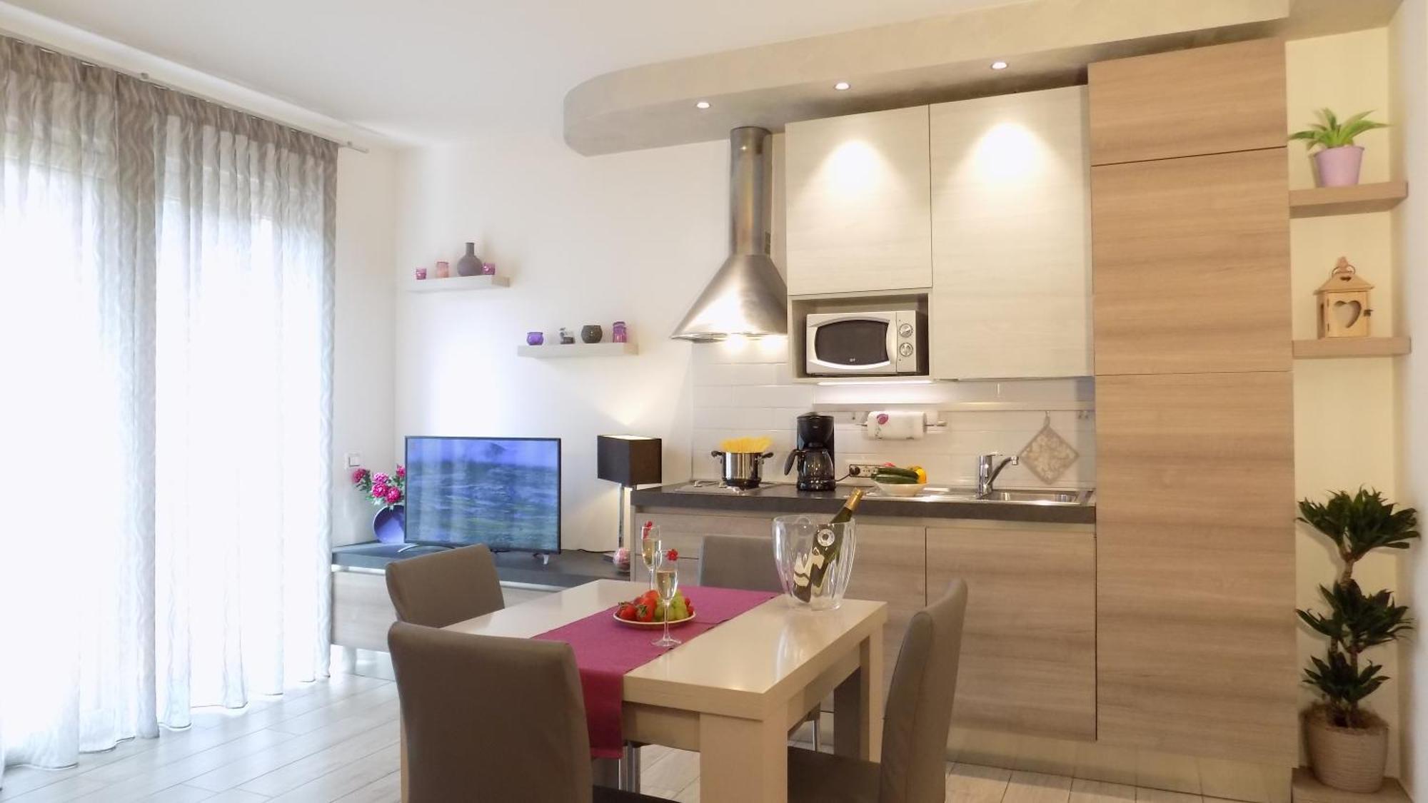 Millyholidays - Apartment Lilla - Center - Nearby Beach - Private Garden - Spa Pool Bardolino Buitenkant foto