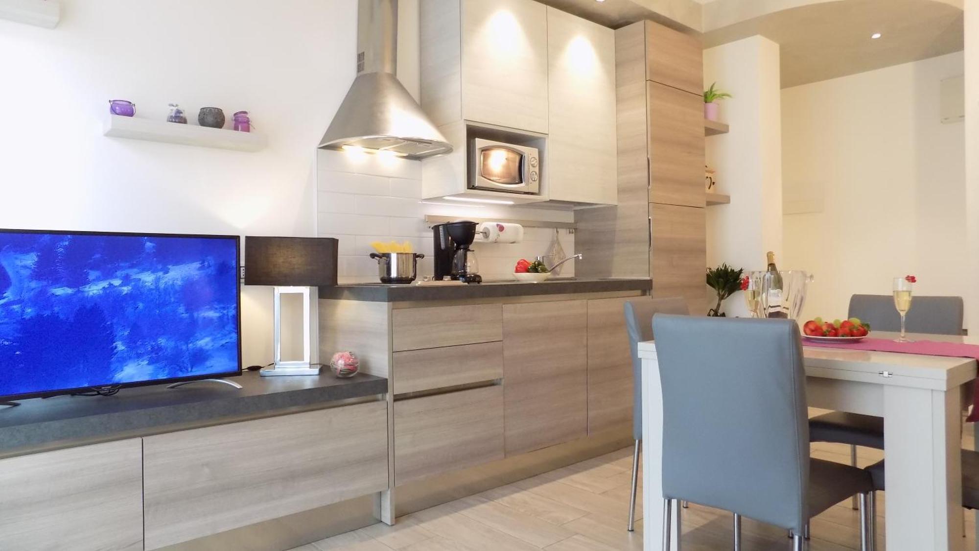 Millyholidays - Apartment Lilla - Center - Nearby Beach - Private Garden - Spa Pool Bardolino Buitenkant foto